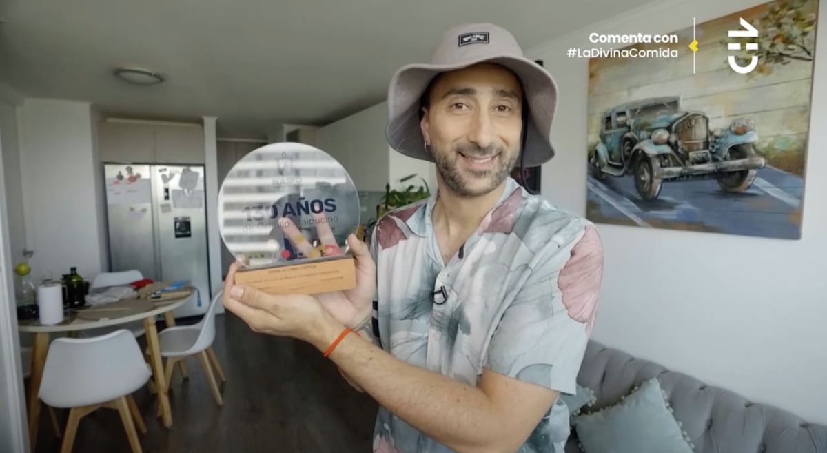 El cantante mostró su departamento de soltero.