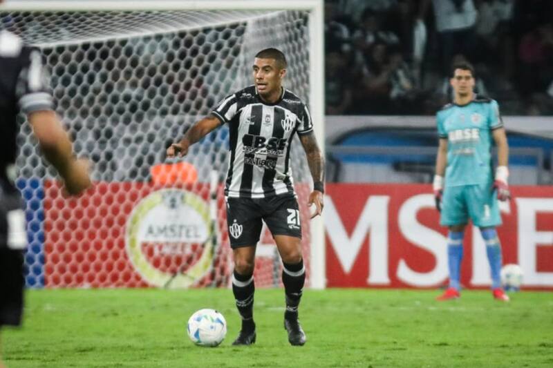 es buscado por dos clubes del fútbol chileno. Foto: @dylanglaby96