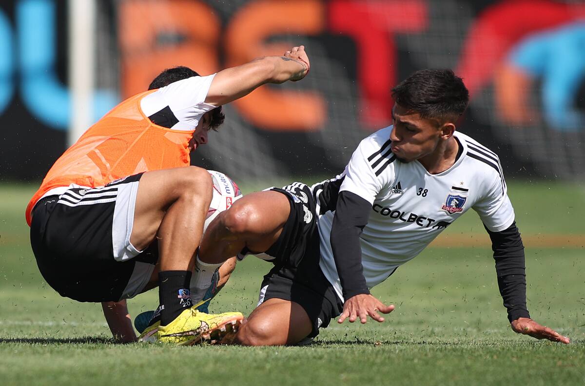 Le avisaron que no iba a ser considerado en Colo Colo, entrena por su parte y todavía no recibe ofertas