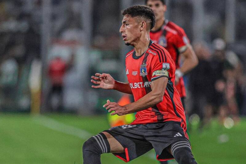 Dylan Portilla con la camiseta de Colo Colo.