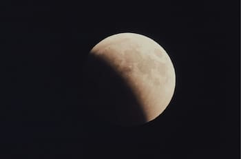 Guía para disfrutar de un eclipse: Todo lo que necesitas saber para no perderte el evento de este 18 de septiembre