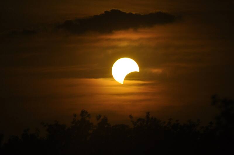 Revisa las características del Eclipse Solar Híbrido. Créditos: Pixabay - Referencial