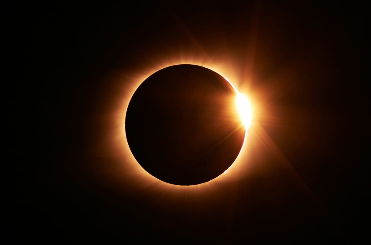 Aquí podrás seguir el eclipse solar de este lunes desde tu casa