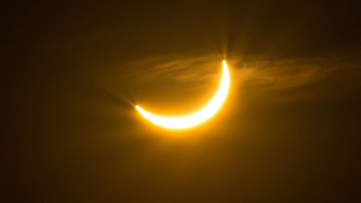 Se acerca el primer eclipse solar del año: Fecha, hora y desde dónde verlo en Chile