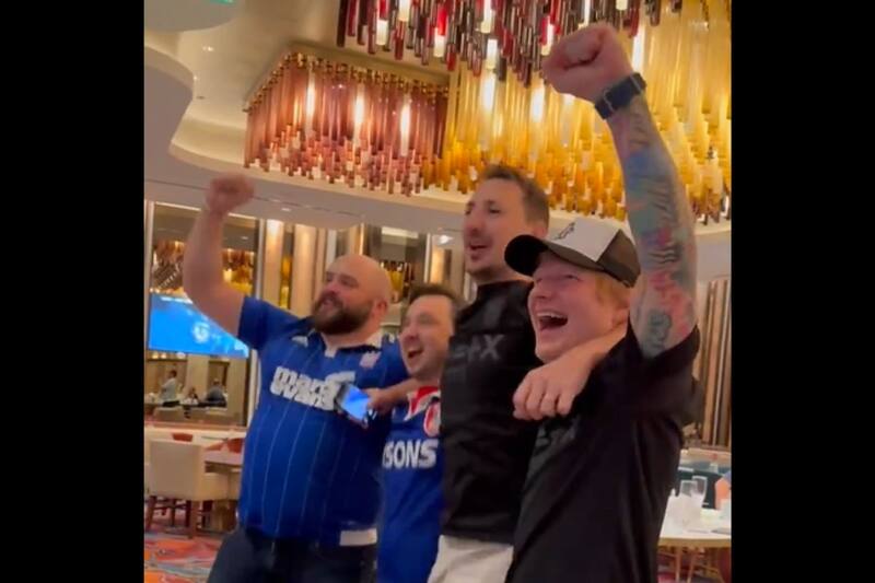 El famoso cantautor inglés celebró desde Miami el ascenso del club de sus amores, el Ipswich Town.