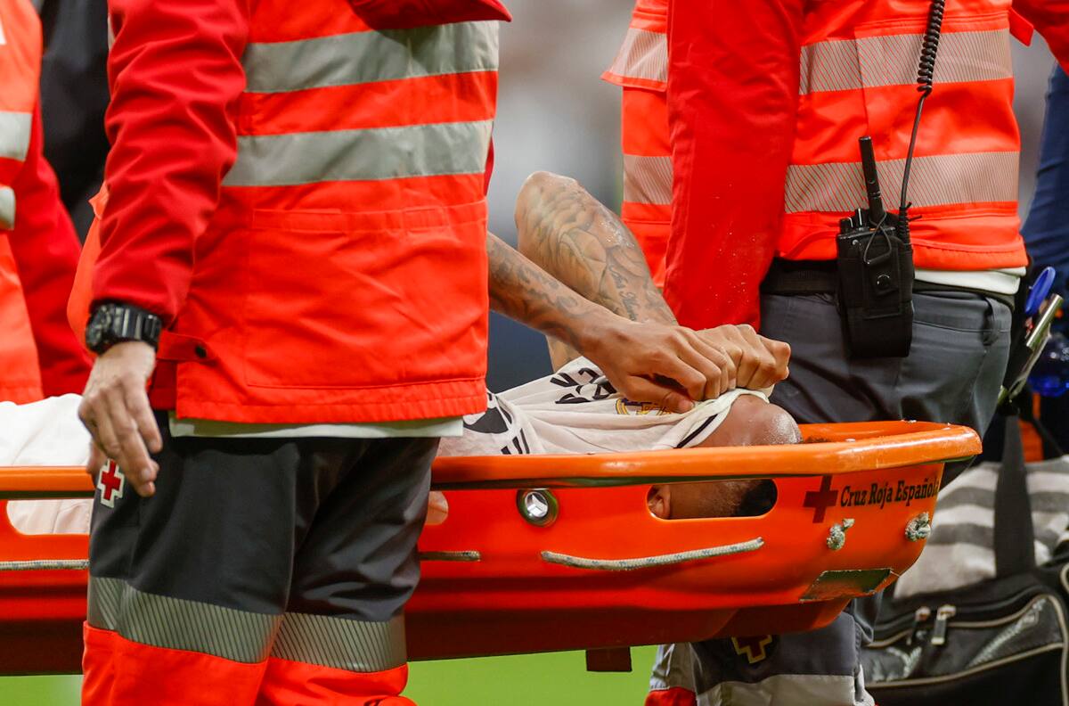 VIDEO | Secuencia desgarradora: Militao salió llorando tras sufrir nueva lesión en el Real Madrid