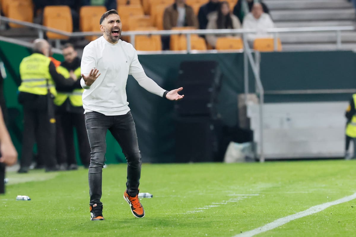 El técnico del Elche le tiene un inmenso cariño al Betis, pero todavía no se imagina dirigiéndolo. Foto: EFE.
