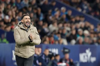 Un Cacique más: la historia de cómo Eder Sarabia, DT del Elche, recibió una camiseta de Colo Colo