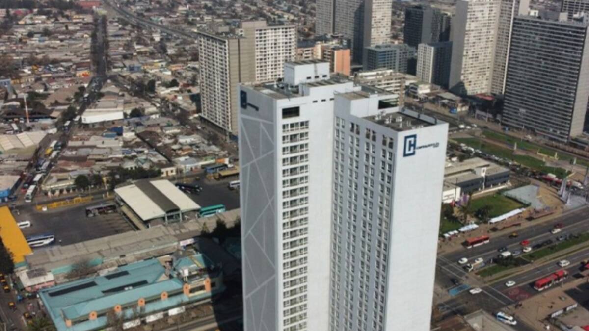Inmobiliaria chilena al borde de la quiebra por juicio de polémico edificio: Gastos superan los $4 mil millones
