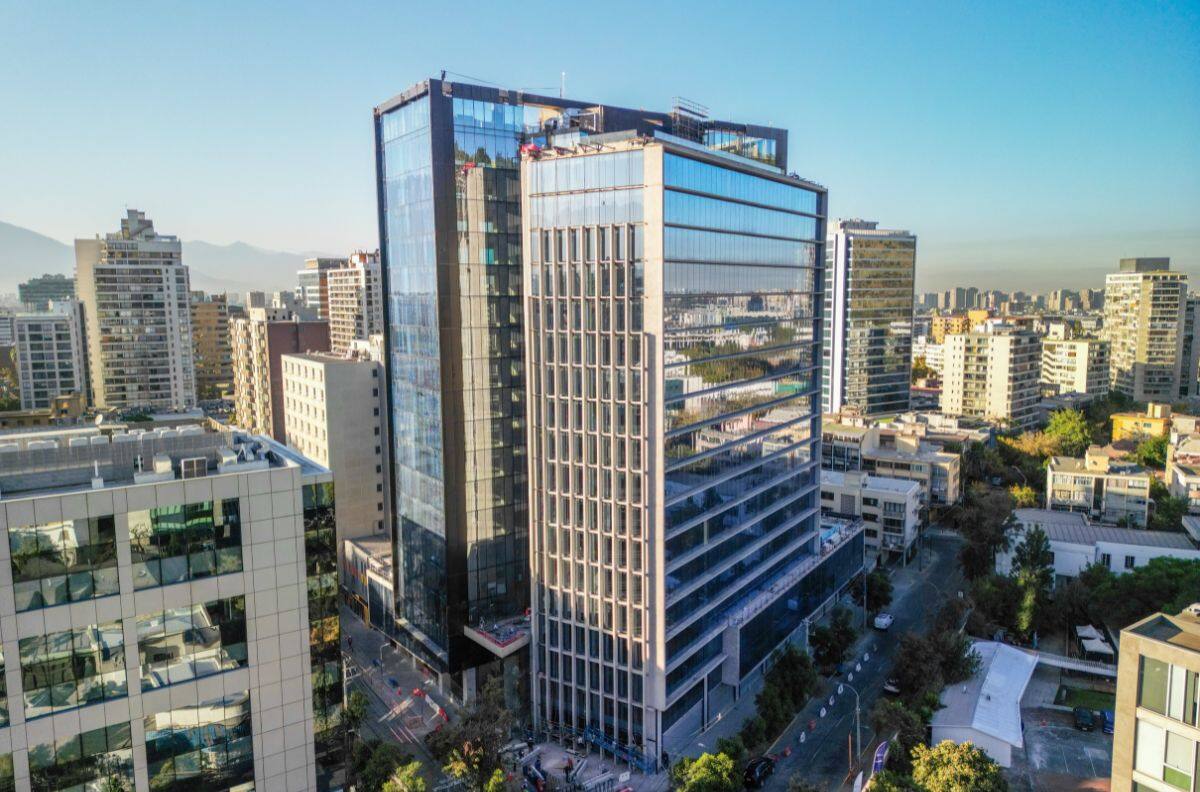 Importante compañía de seguros inaugura nuevo edificio en el centro de Santiago: inversión supera los US$55 millones