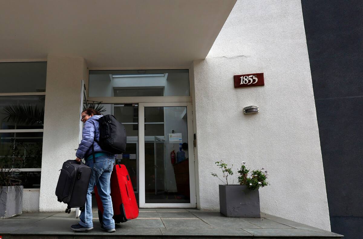 Declararían inhabitable edificio afectado por socavón en Viña del Mar
