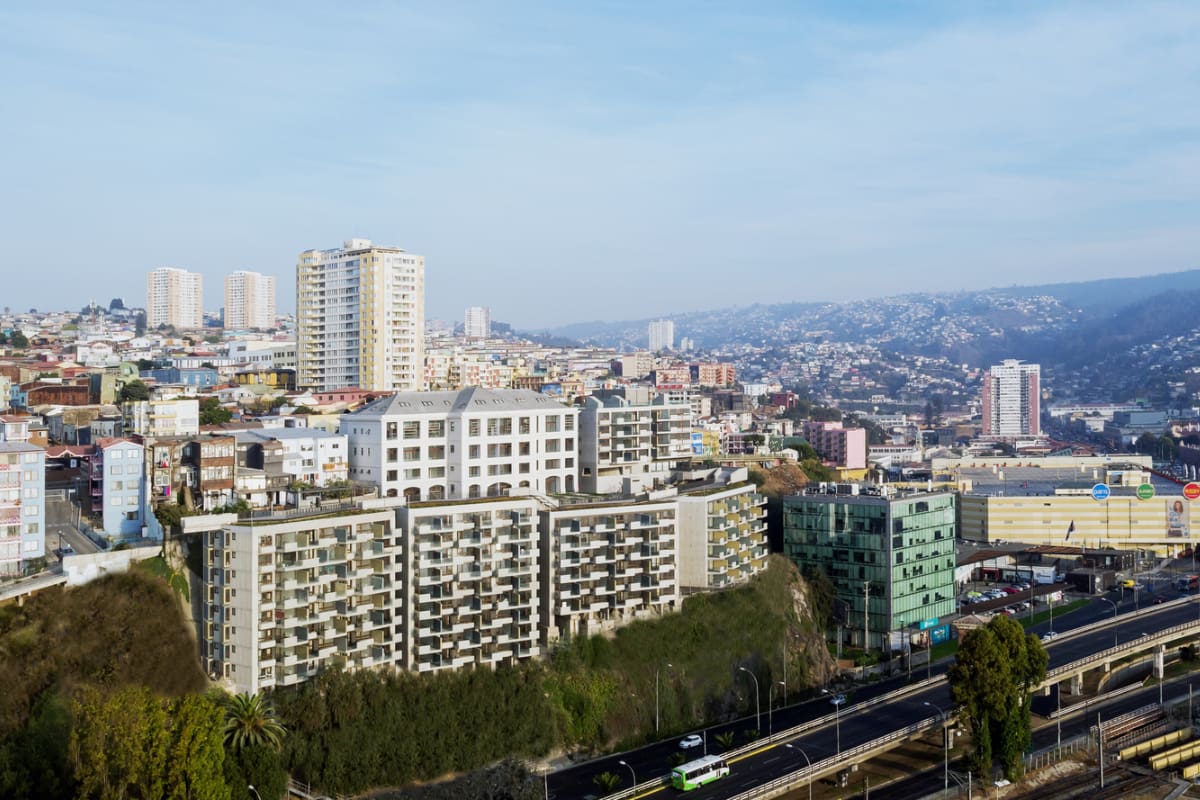 Los vecinos de la comunidad del edificio acusan serias fallas estructurales y en las terminaciones de la construcción.