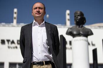 Edmundo Valladares arrasa en las elecciones y vuelve a la presidencia del Club Social y Deportivo Colo Colo