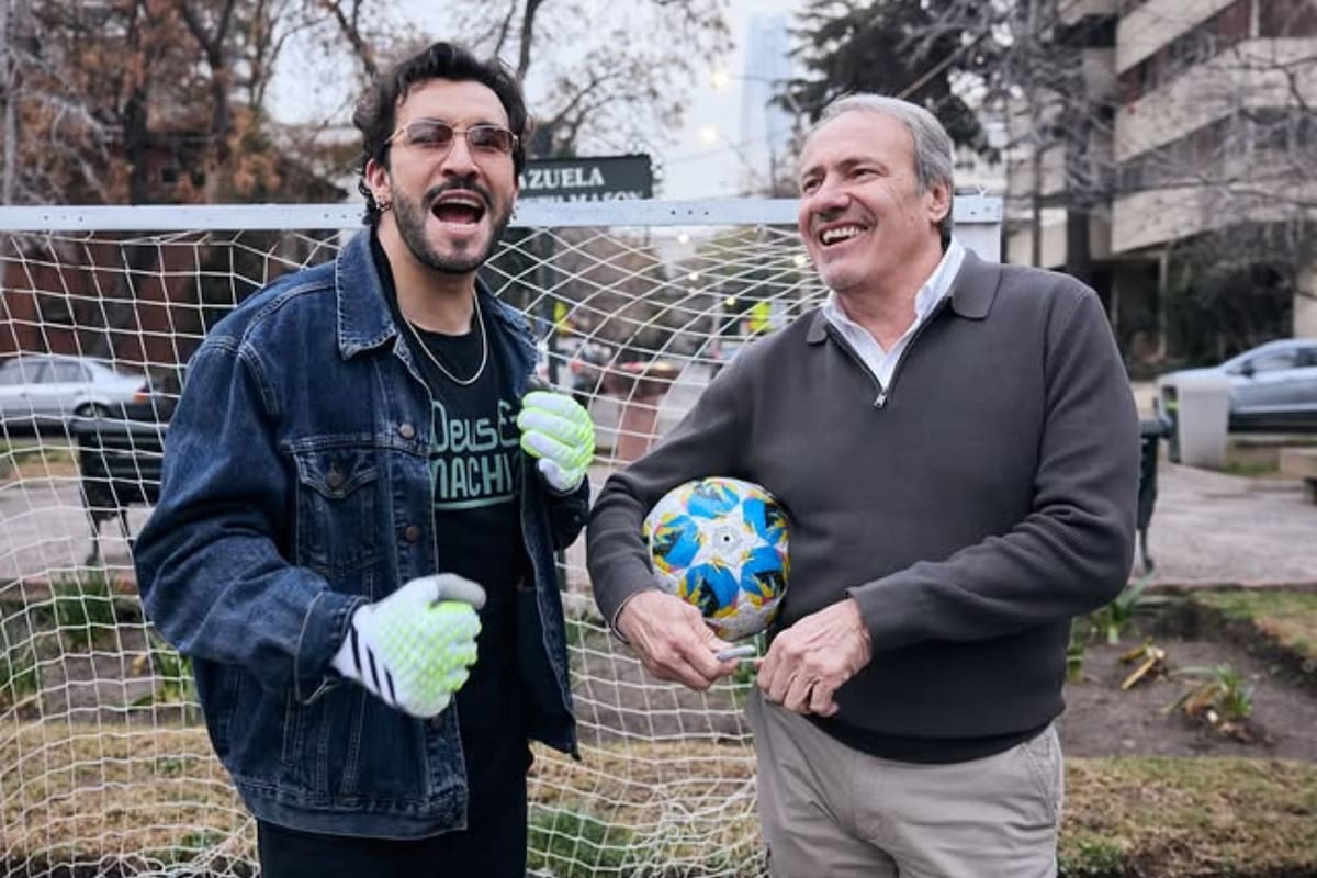 El humorista y mago con Superman Vargas. Foto: @edocaroemago
