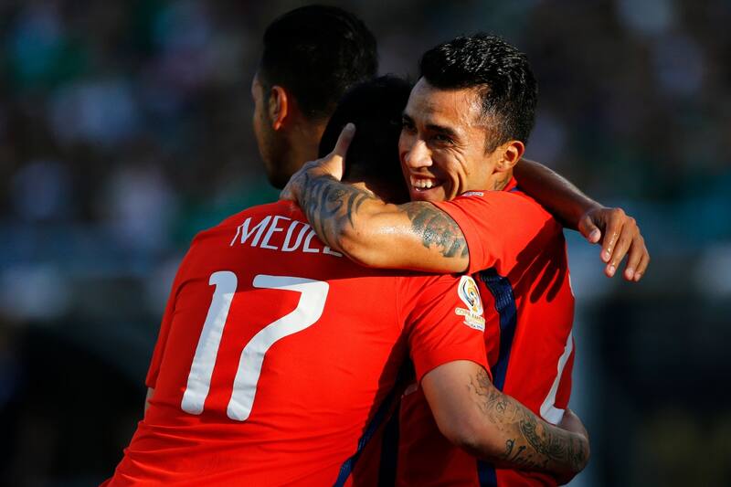 El campeón de América con La Roja prefiere ver pádel antes que fútbol. Fotos: Aton.