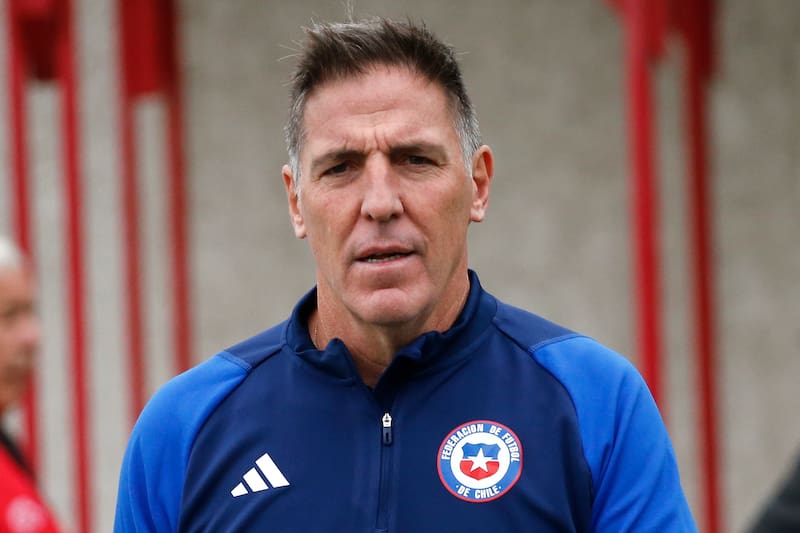 El técnico de La Roja sorprende con petición a sus jugadores.