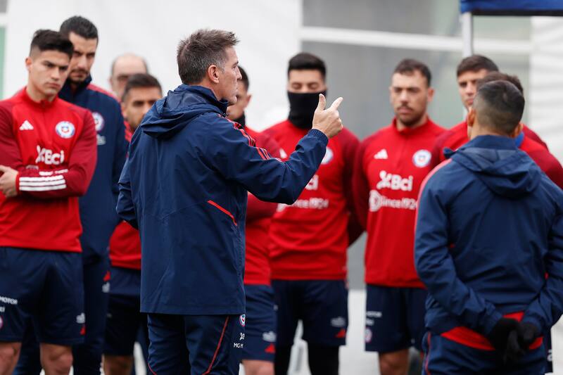 El entrenador de La Roja podría sufrir una nueva baja para las Eliminatorias.