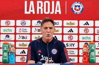 Eduardo Berizzo fue tajante con Jordhy Thompson y Matías Fernández: “No pueden ser seleccionados a La Roja”