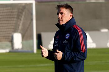 Ecuador le da otro “regalo” de cumpleaños a Eduardo Berizzo en La Roja