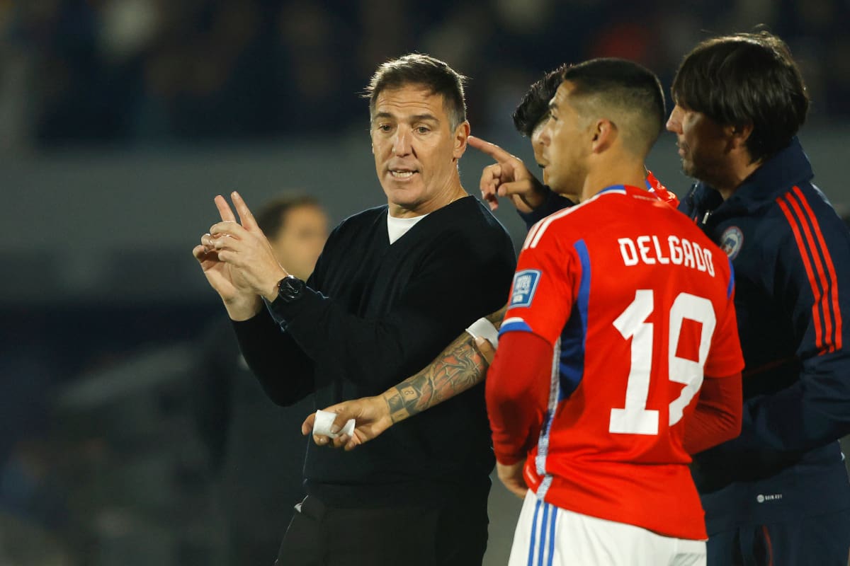 Berizzo durante la derrota de La Roja ante Uruguay en Montevideo (Foto: Aton)