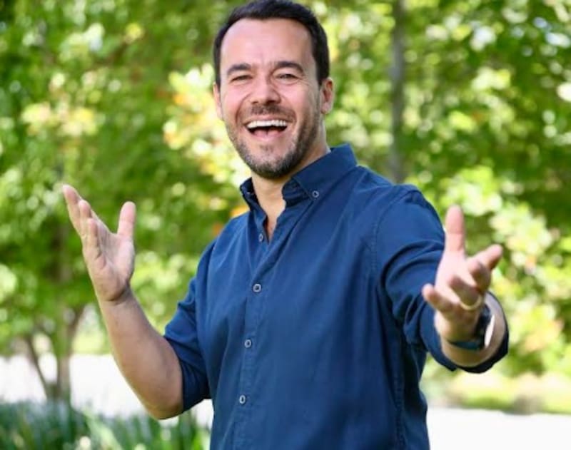 El comunicador dará un importante salto al llegar al matinal líder. Créditos: CHV