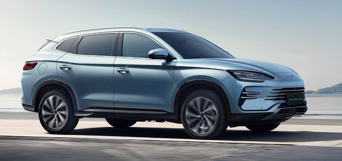 El periodista mostró su camioneta BYD.