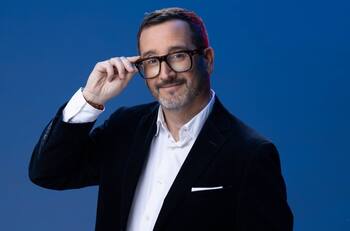 Vestido por Marcelo Marocchino y Majo Olas: Así es el look que prepara Eduardo Fuentes para la Gala del Festival de Viña 2023