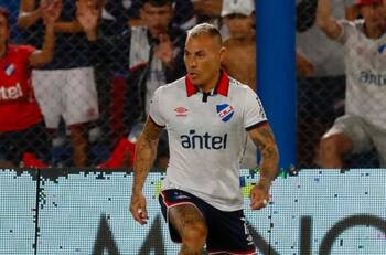 Se acabó el sueño: Eduardo Vargas recibió el golpe más duro en Nacional de Uruguay