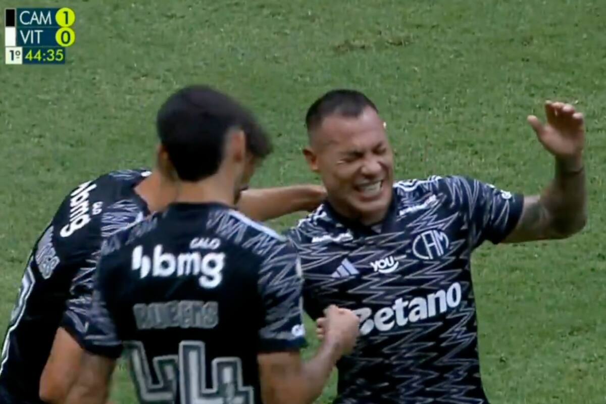 anotó el segundo gol del Atlético Mineiro sobre Vitória en Brasil.
