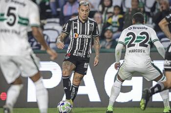 Fin a los rumores: la importante decisión que tomó Felipao con Eduardo Vargas en Brasil