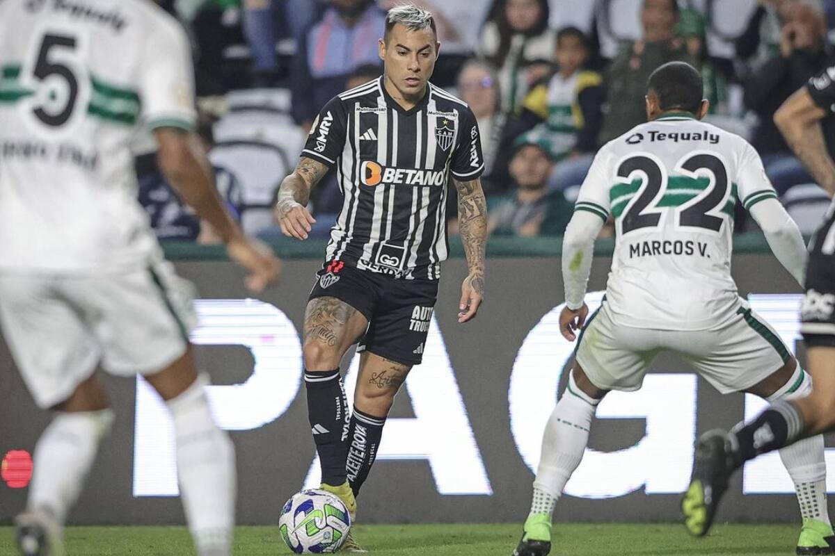 en un partido de Atlético Mineiro durante la temporada 2023.