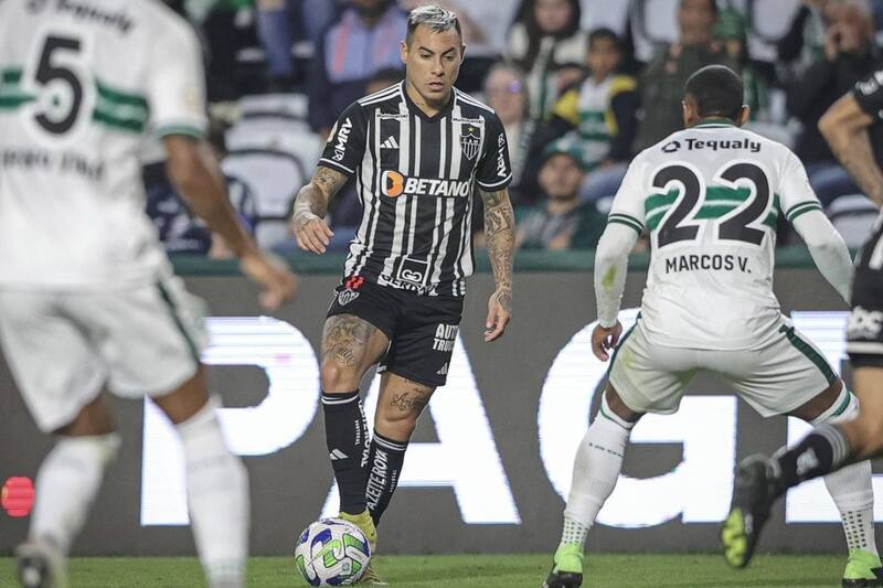 en un partido de Atlético Mineiro durante la temporada 2023.