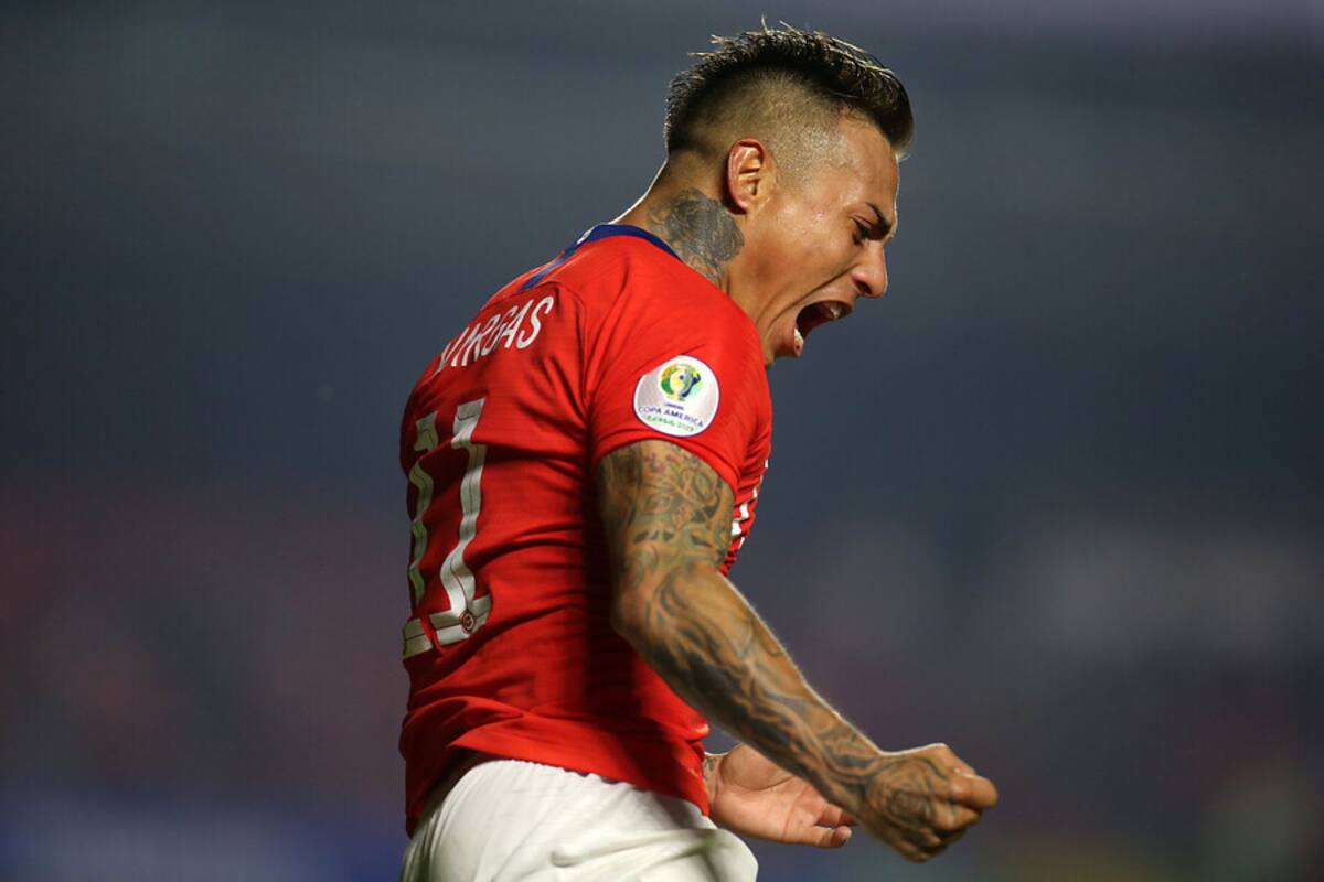 El delantero volvería a La Roja. Foto: Aton.