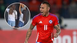 VIDEO | El tierno gesto de Eduardo Vargas con estas niñas que idearon todo un plan para poder tomarse una foto con él