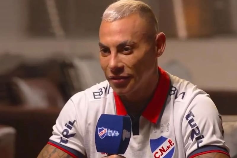 El chileno con la camiseta de Nacional.