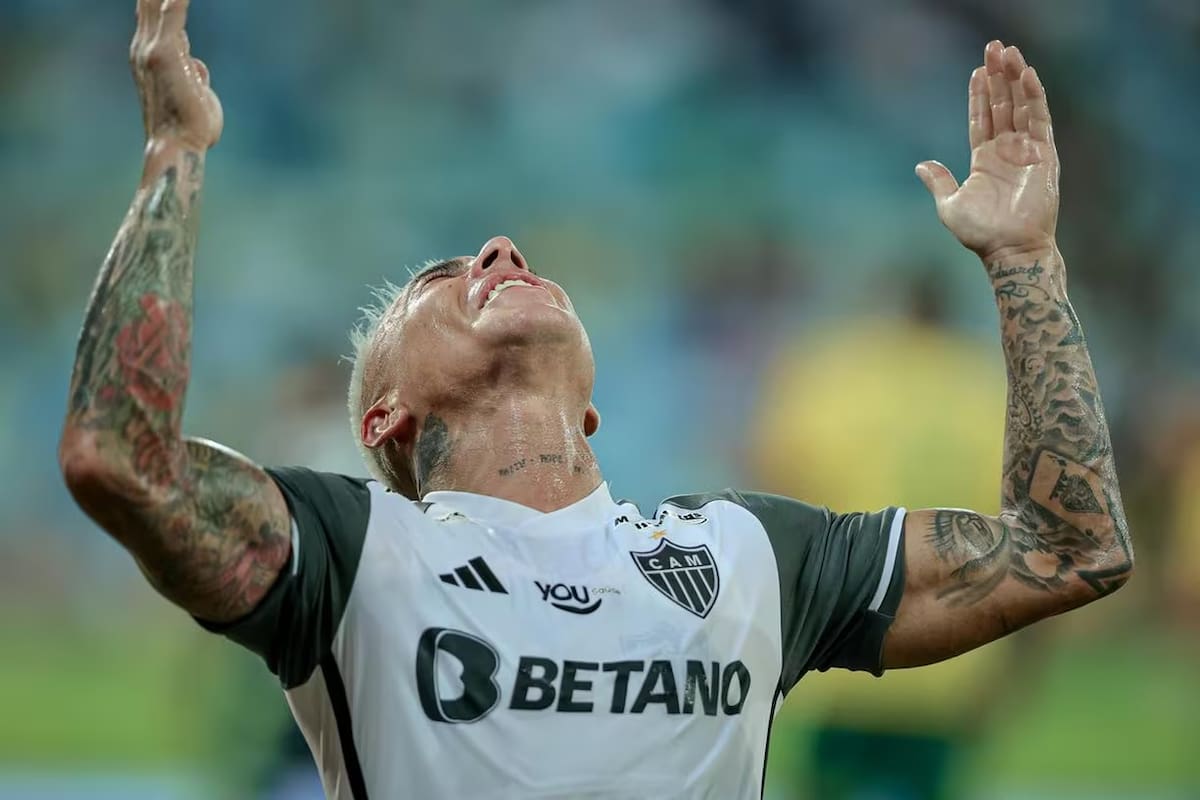 celebrando su primer gol en 2024.