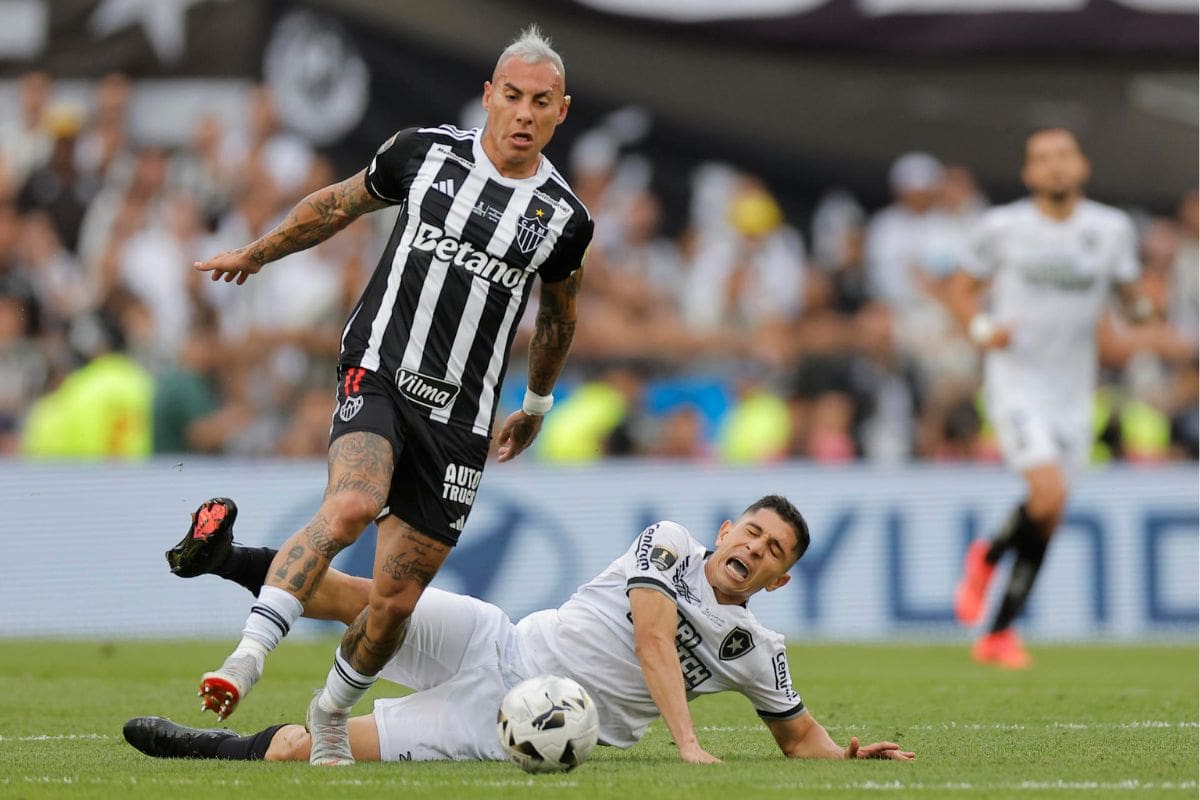 Eduardo Vargas tuvo su mejor temporada desde 2022 con Gabriel Milito en el banco de Atlético-MG. Foto: EFE.