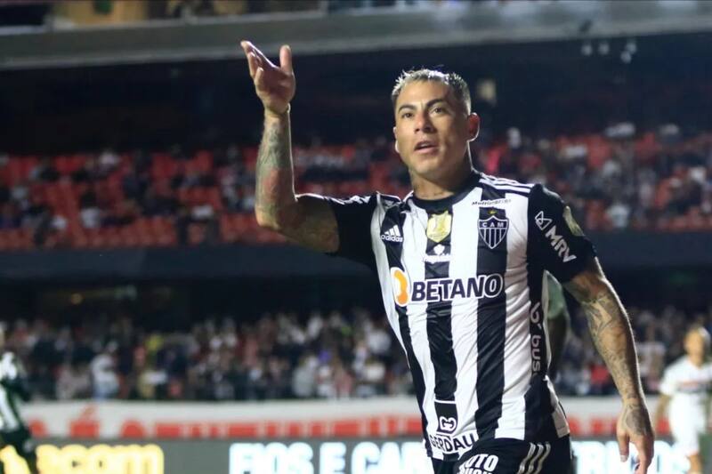 Eduardo Vargas jugando en Atlético Mineiro.
