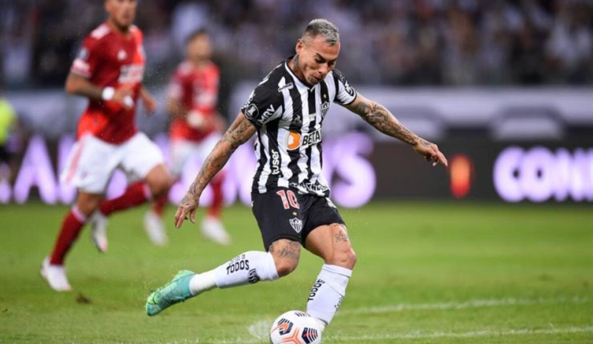 El delantero chileno sería de la partida ante Libertad.