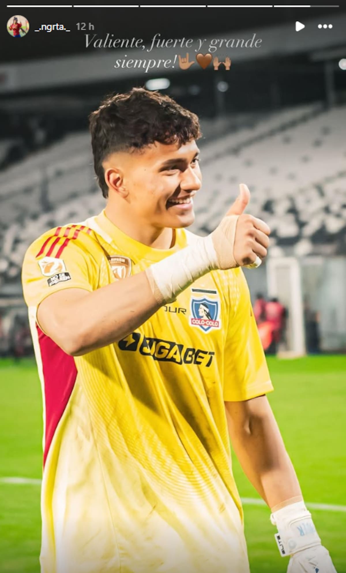 El arquero de Colo Colo recibió el apoyo de su pareja en redes.