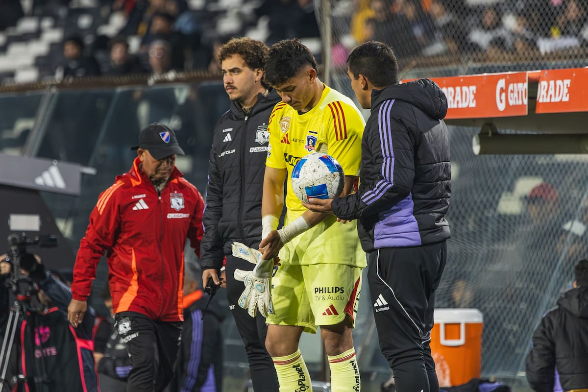 El portero antes de entrar al campo en sustitución por Fernando De Paul. Foto: Felipe Escobedo