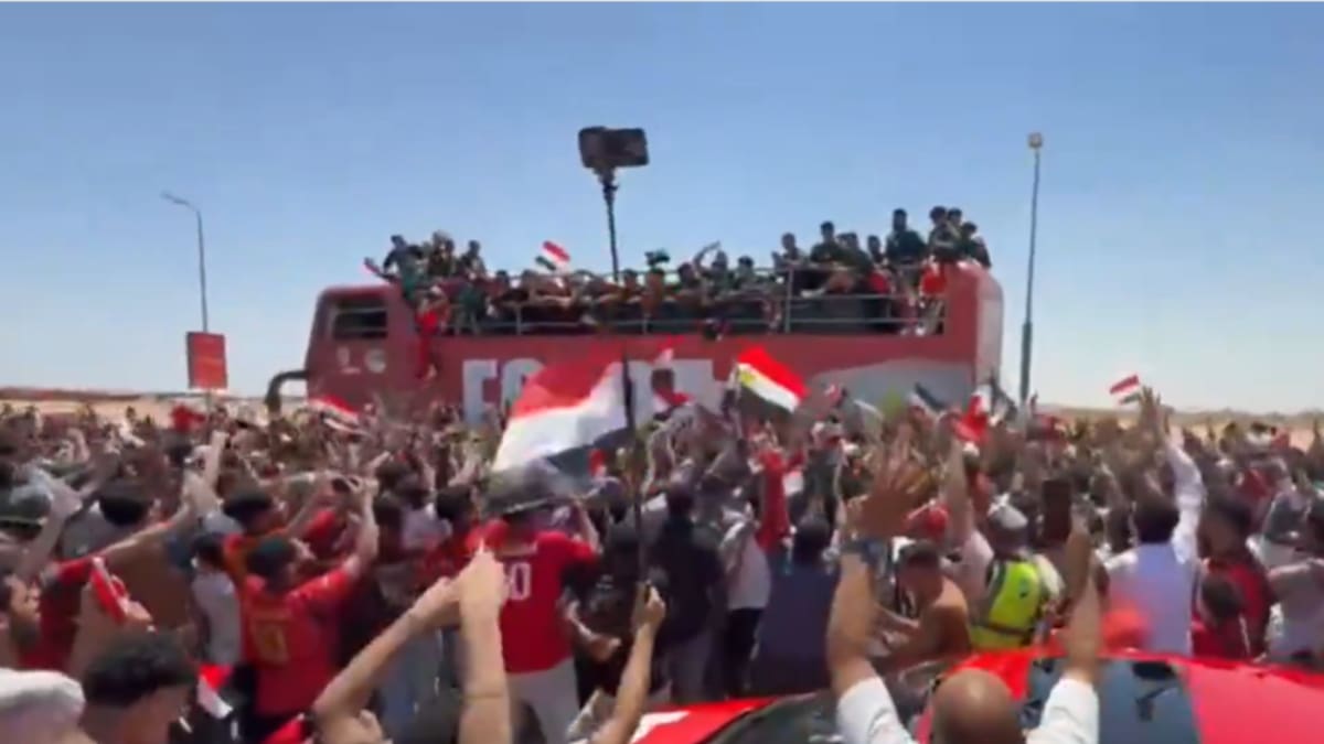 VIDEO | Jugadores de Egipto recibidos como héroes al llegar al país después del partido con Argentina