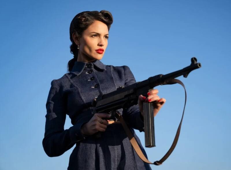 Eiza González también es parte de "El Ministerio de la Guerra Sucia"