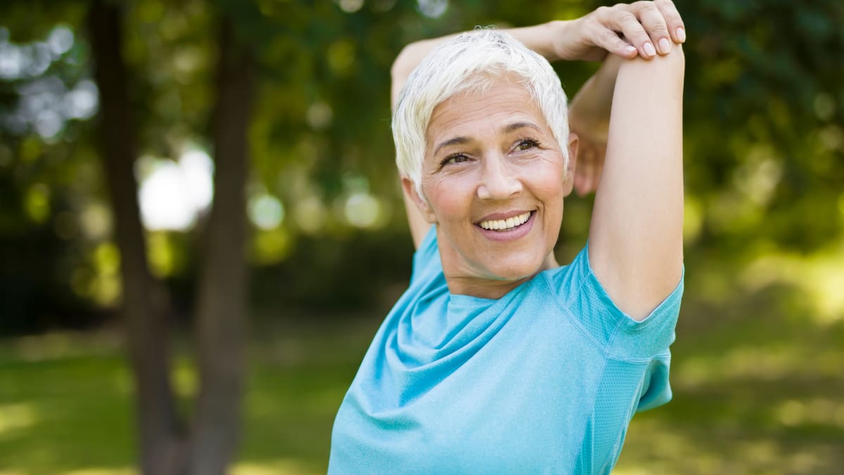 Estos son los ejercicios que deben realizar los adultos mayores para mejorar su salud, según Harvard
