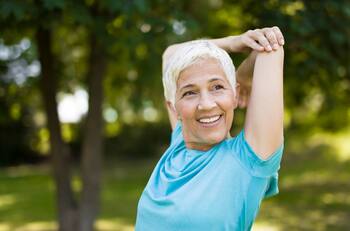 Estos son los ejercicios que deben realizar los adultos mayores para mejorar su salud, según Harvard