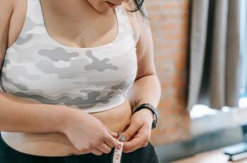 ¿Quieres un abdomen firme y marcado? Sólo necesitas 1 ejercicio para conseguir abdominales de acero