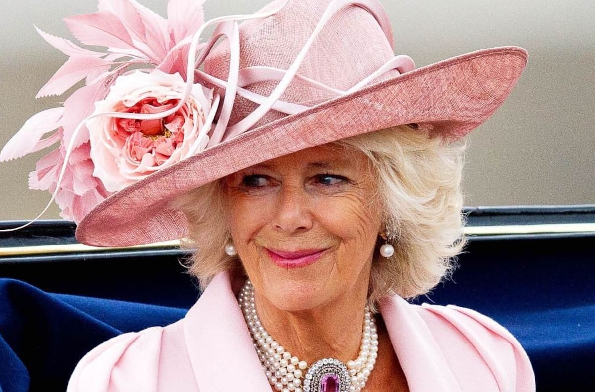 Los aretes de 58 mil dólares de la reina Camila para acudir a un baile de máscaras
