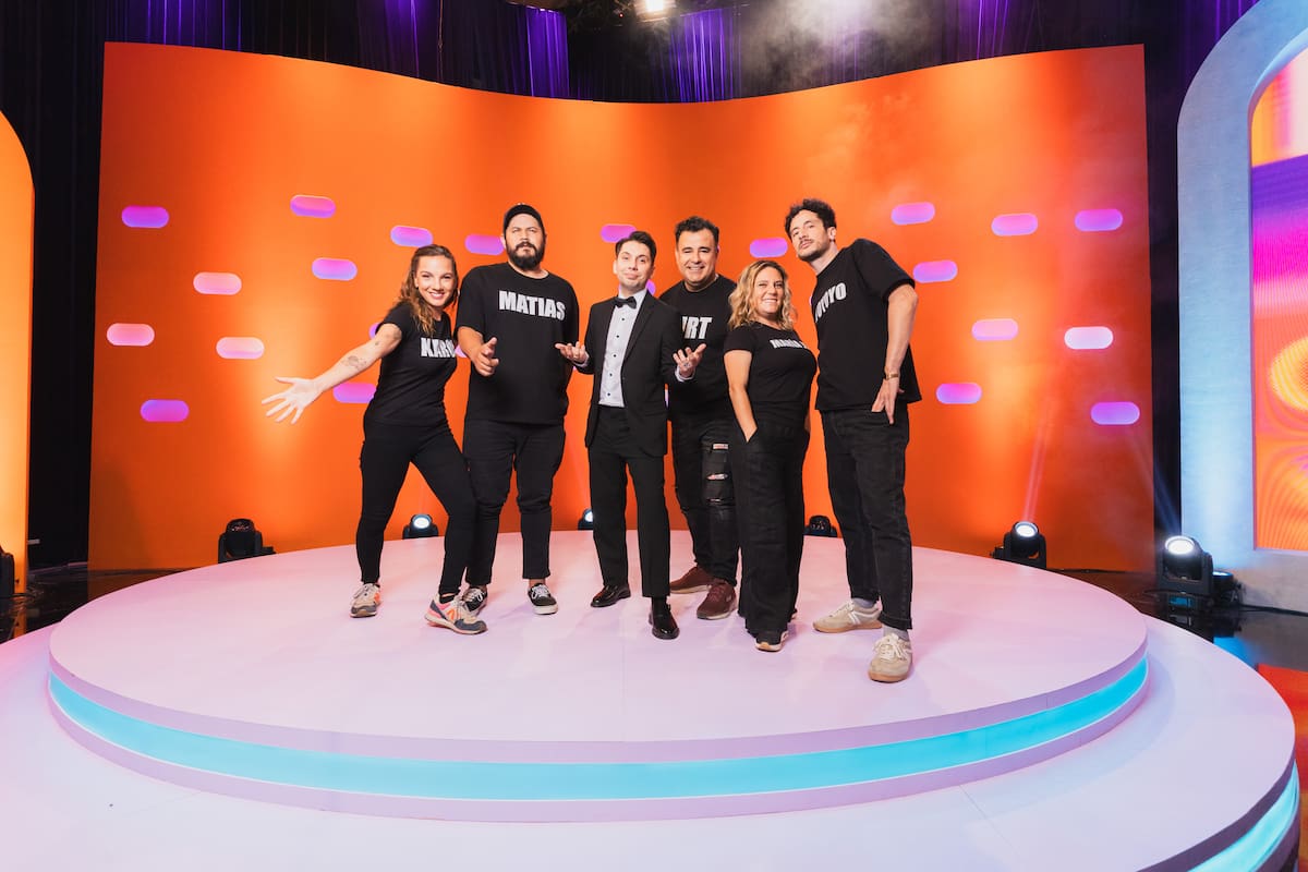 y su elenco en Mega