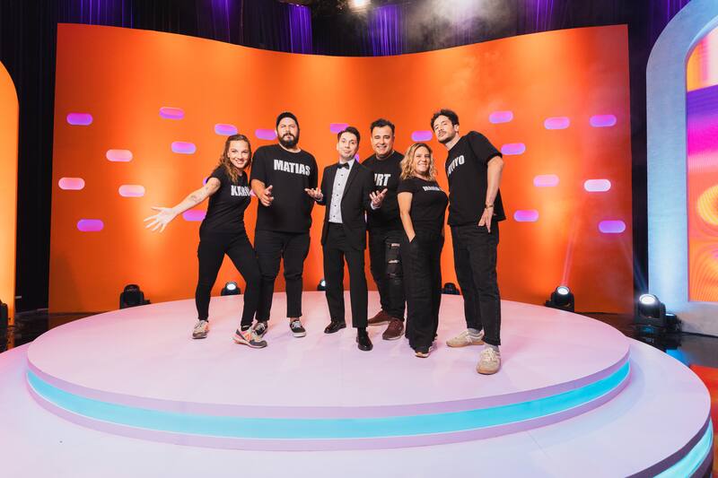 y su elenco en Mega