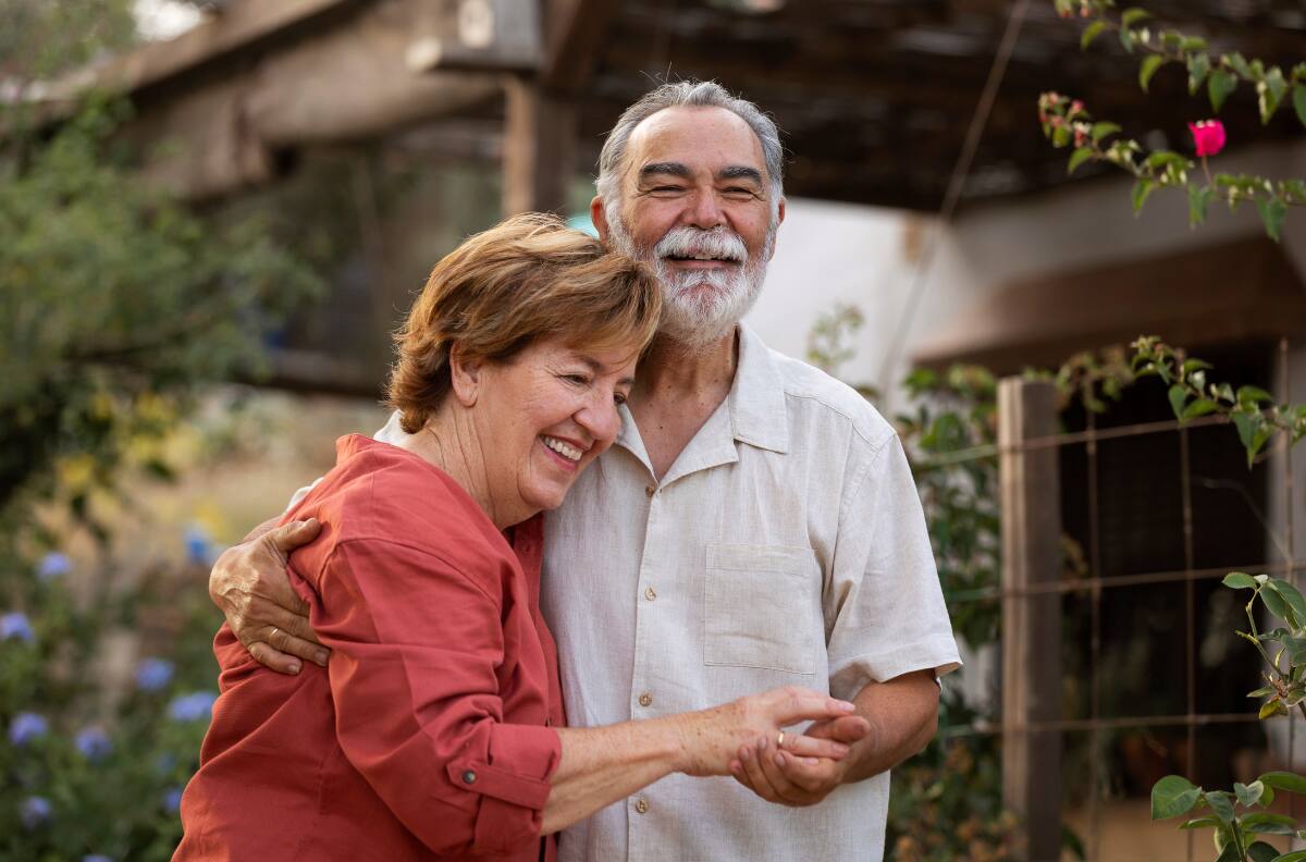 Matrimonios de la tercera edad pueden recibir $45.000 este 2025: Estos son los requisitos